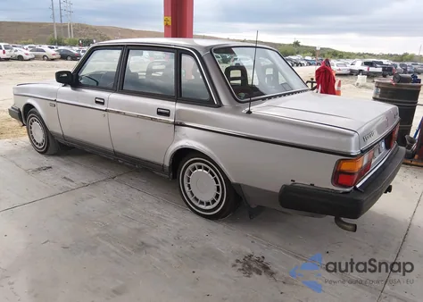 1989 Volvo 244 Dl/Gl z USA, uszkodzony, nr VIN YV1AX8849K1371297